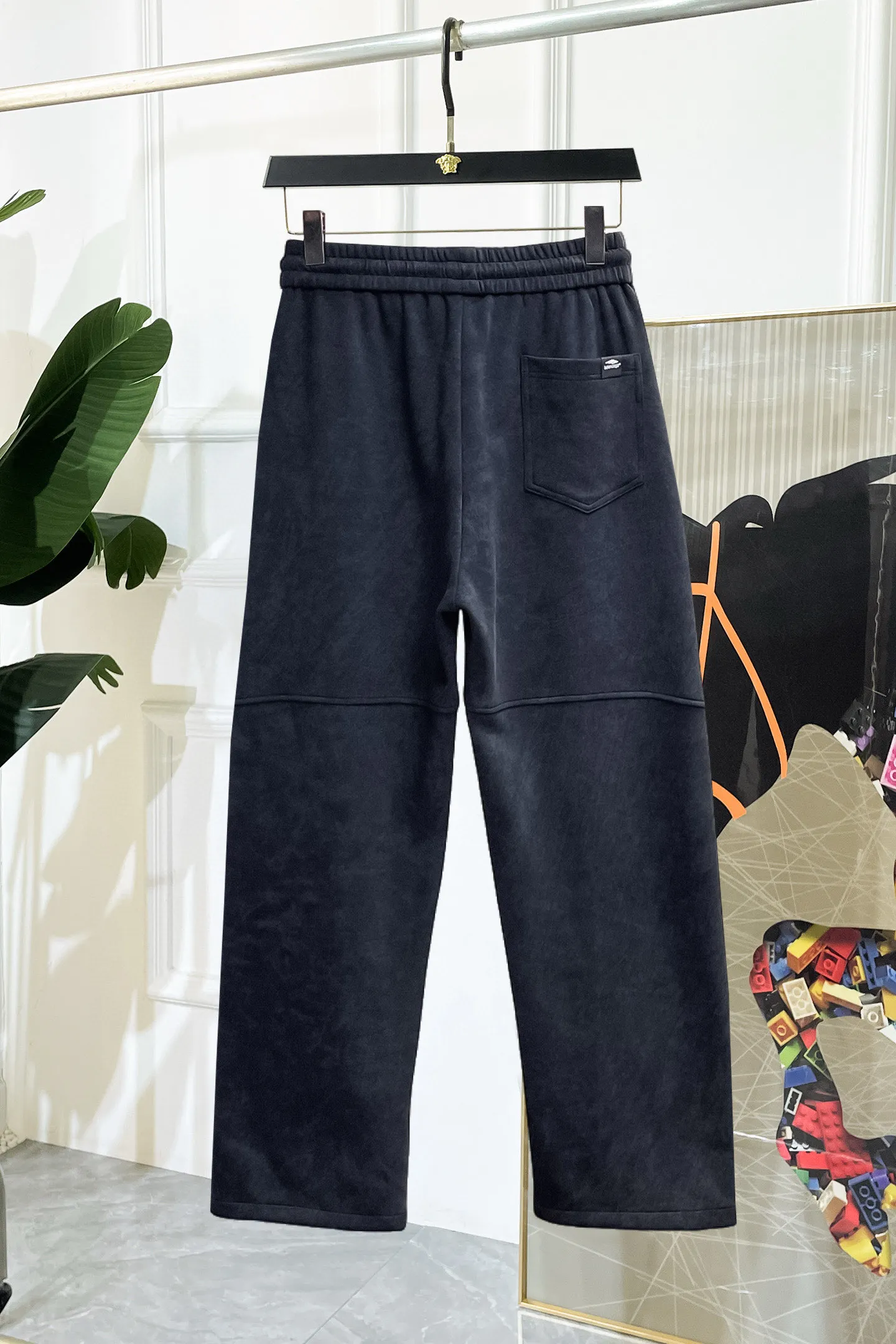 Balenciaga 🆕2026 Autumn and Winter New Arrival Casual Pants! The official website will be released simultaneously. Brand Classic LOGO casual pants, customized fabrics, excellent comfort and strong touch. Highly recognisable, perfect appearance and craftsmanship. Size:M-3XL